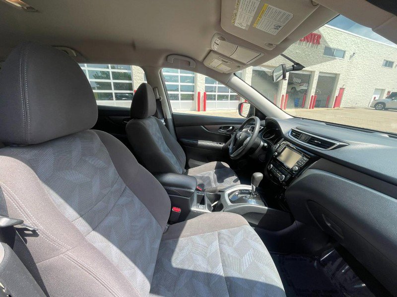 Used 2016 Nissan Rogue SV w/ SV Premium Package AWD/4WD image 10