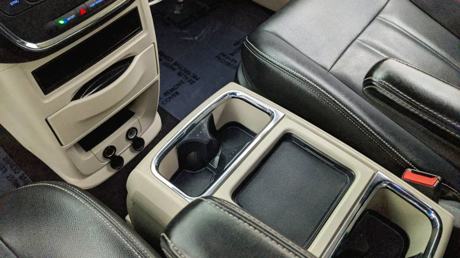 Used 2014 Chrysler Town & Country Touring image 18