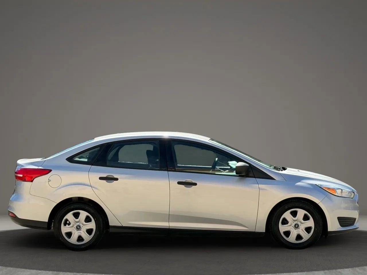 Used 2017 Ford Focus S image 2