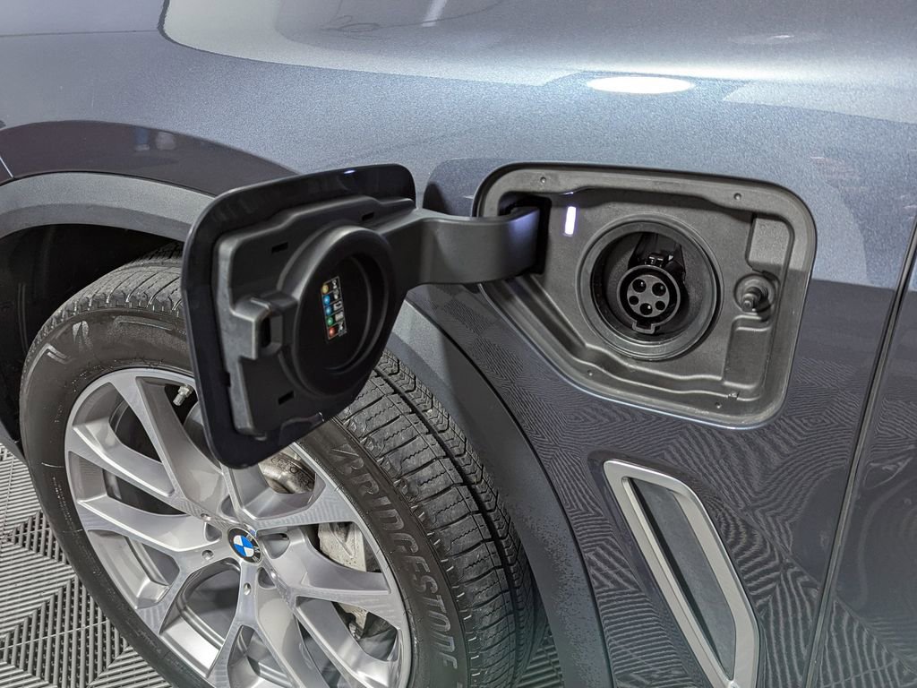 Used 2021 BMW X5 xDrive45e w/ Premium Package image 12