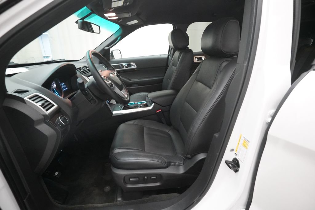 Used 2014 Ford Explorer Limited w/ Equipment Group 301A AWD/4WD image 7