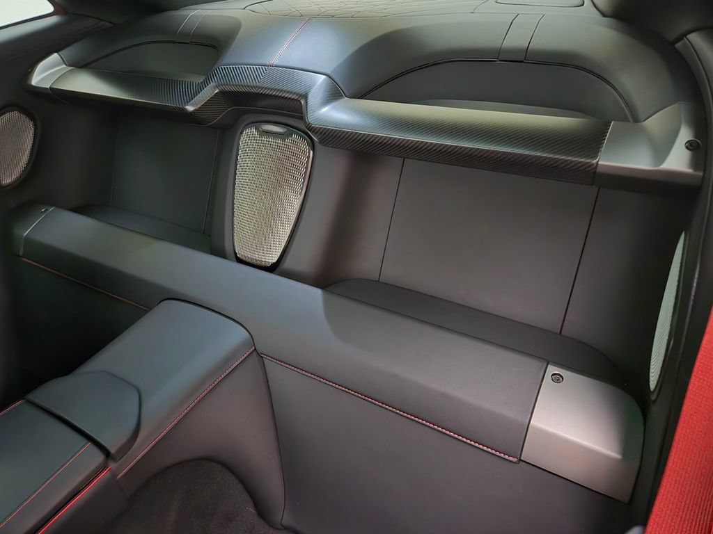 Used 2025 Aston Martin Vanquish RWD image 18
