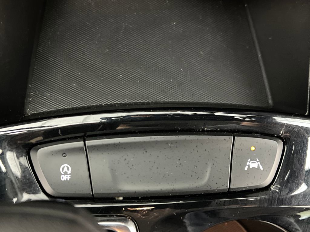 Used 2025 Chevrolet Trax LT w/ LT Convenience Package FWD image 45