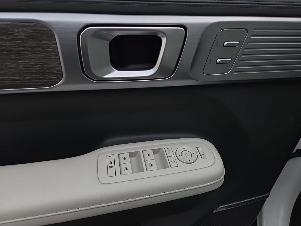 Used 2024 Hyundai Santa Fe Calligraphy image 17