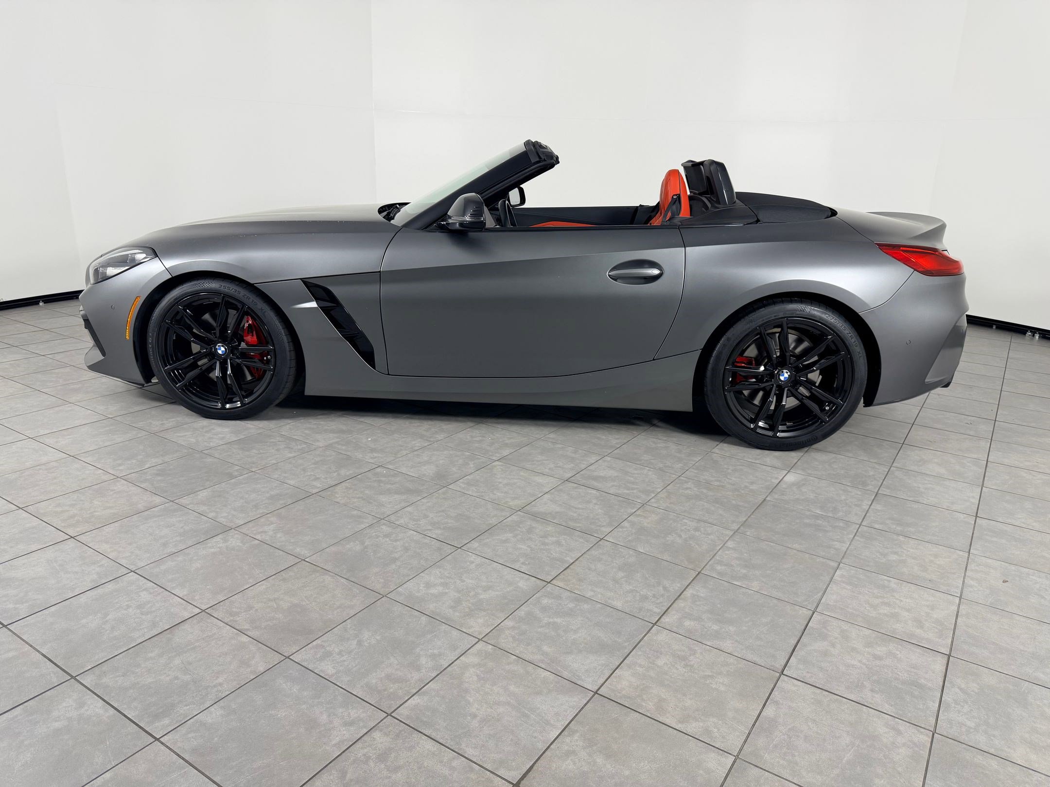 Certified 2022 BMW Z4 M40i w/ Premium Package image 2