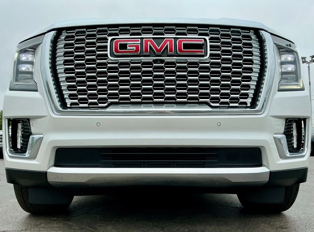 Used 2022 GMC Yukon XL Denali AWD/4WD image 9