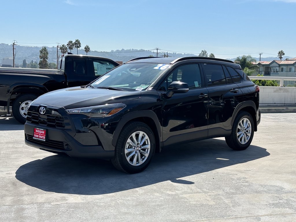 Used 2026 Toyota Corolla Cross LE w/ Moonroof Package FWD image 2