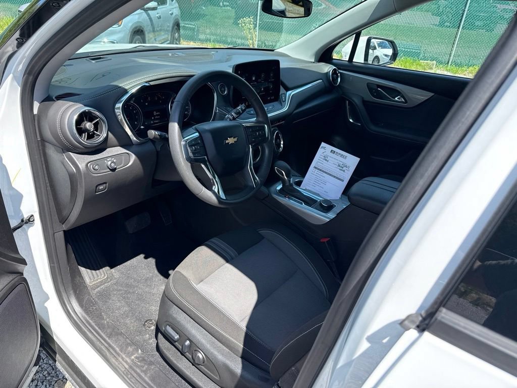 Used 2025 Chevrolet Blazer LT AWD/4WD image 11