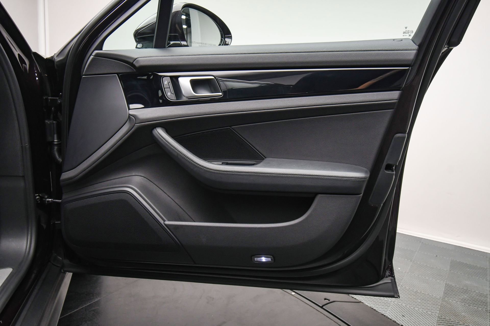 Used 2022 Porsche Panamera 4S image 45