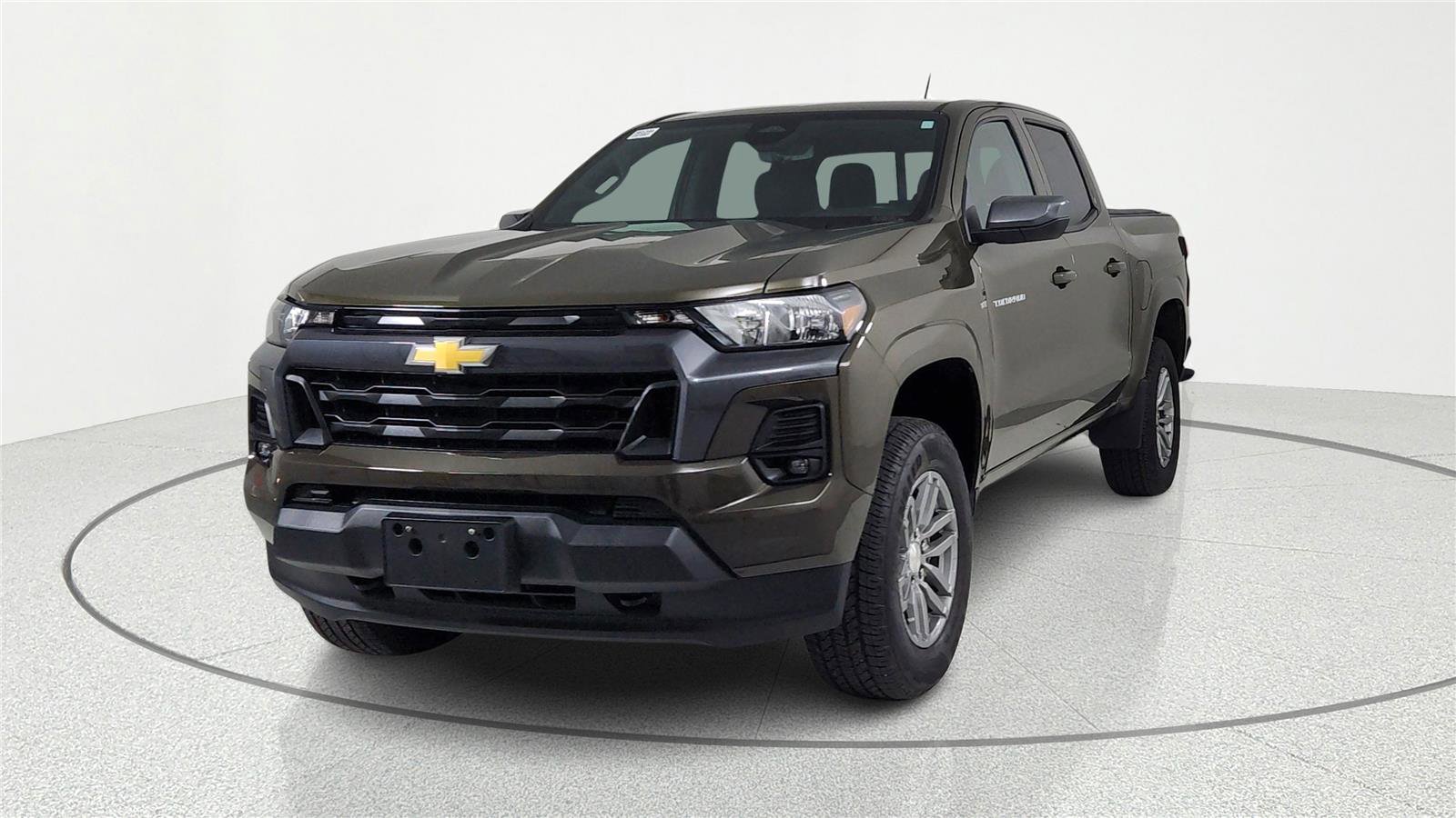 Used 2024 Chevrolet Colorado LT w/ LT Convenience Package AWD/4WD image 2