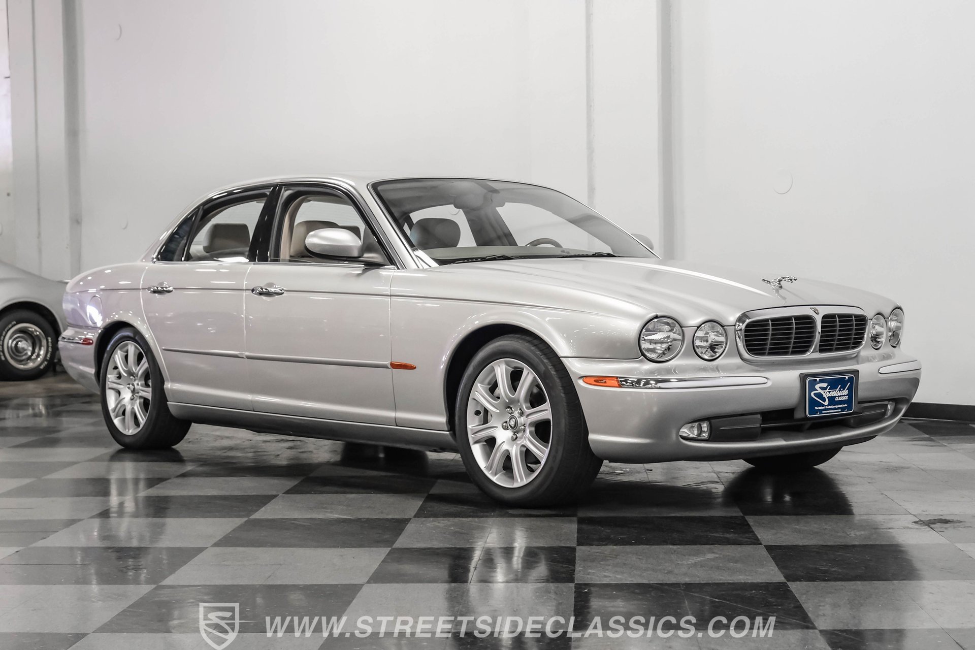 Used 2004 Jaguar XJ8 image 15
