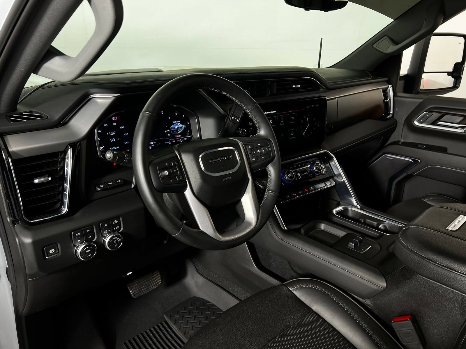 Used 2024 GMC Sierra 2500 Denali w/ Denali Reserve Package AWD/4WD image 12