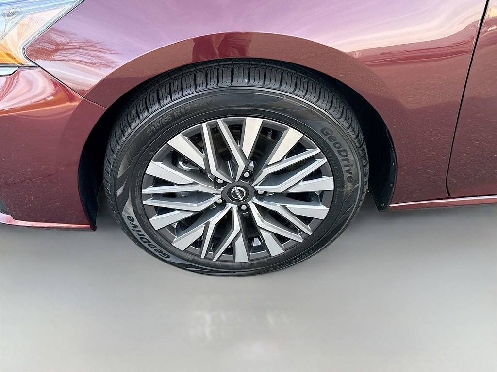 Used 2024 Nissan Altima 2.5 SV image 24