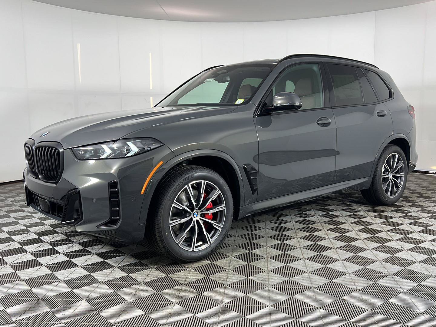 New 2026 BMW X5 xDrive40i w/ M Sport Package AWD/4WD image 4