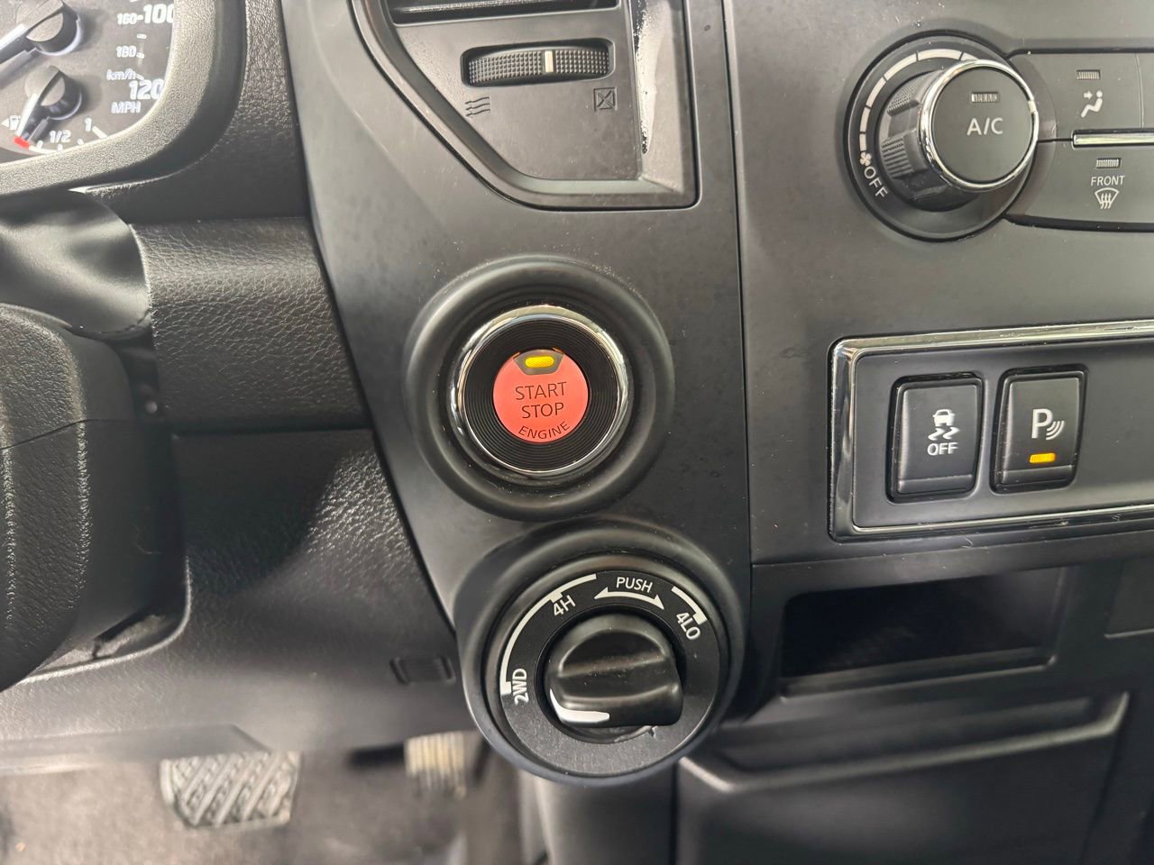 Used 2024 Nissan Titan SV w/ Accessory Utility Package image 18