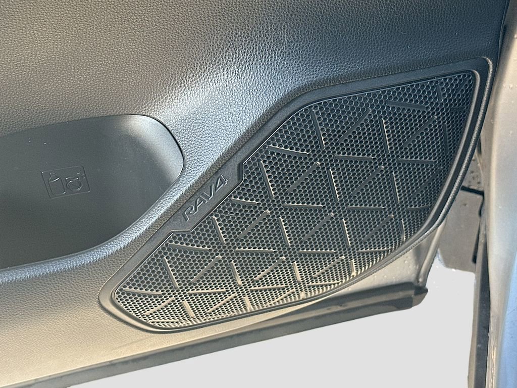 Used 2019 Toyota RAV4 XLE Premium FWD image 18