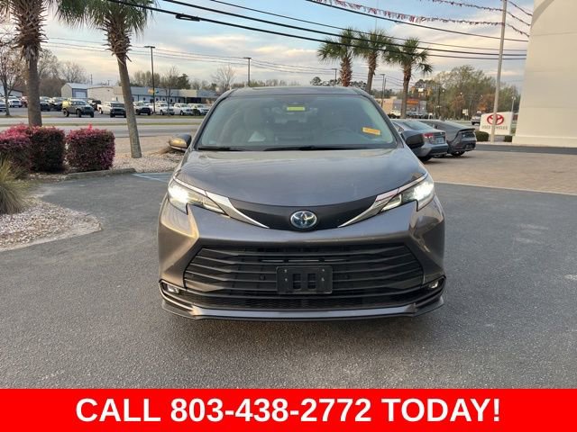 Used 2025 Toyota Sienna XLE image 36