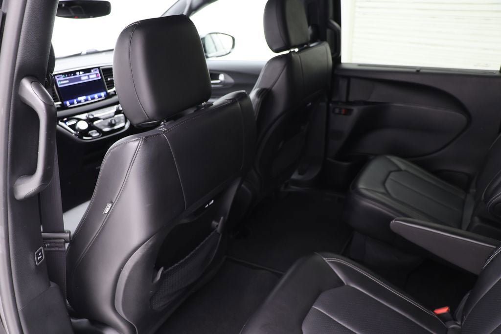Used 2025 Chrysler Pacifica Select FWD image 11