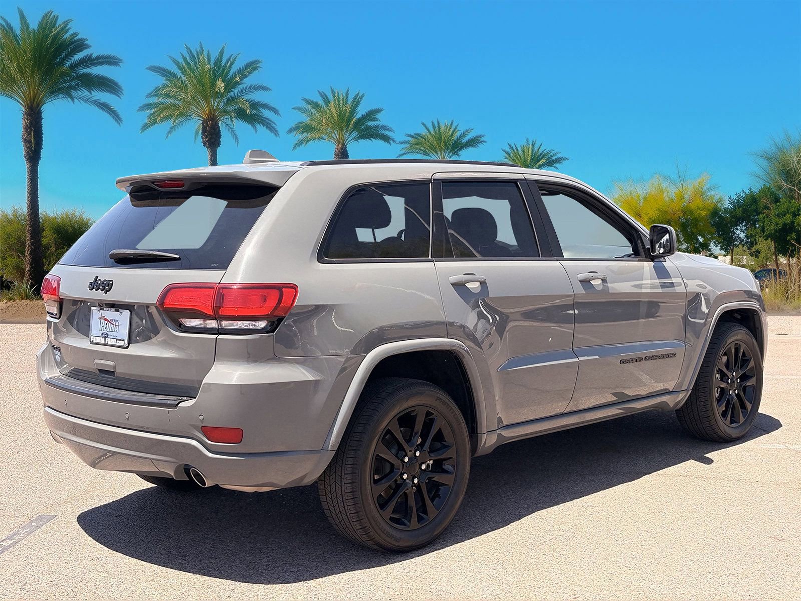Used 2021 Jeep Grand Cherokee Laredo X AWD/4WD image 5
