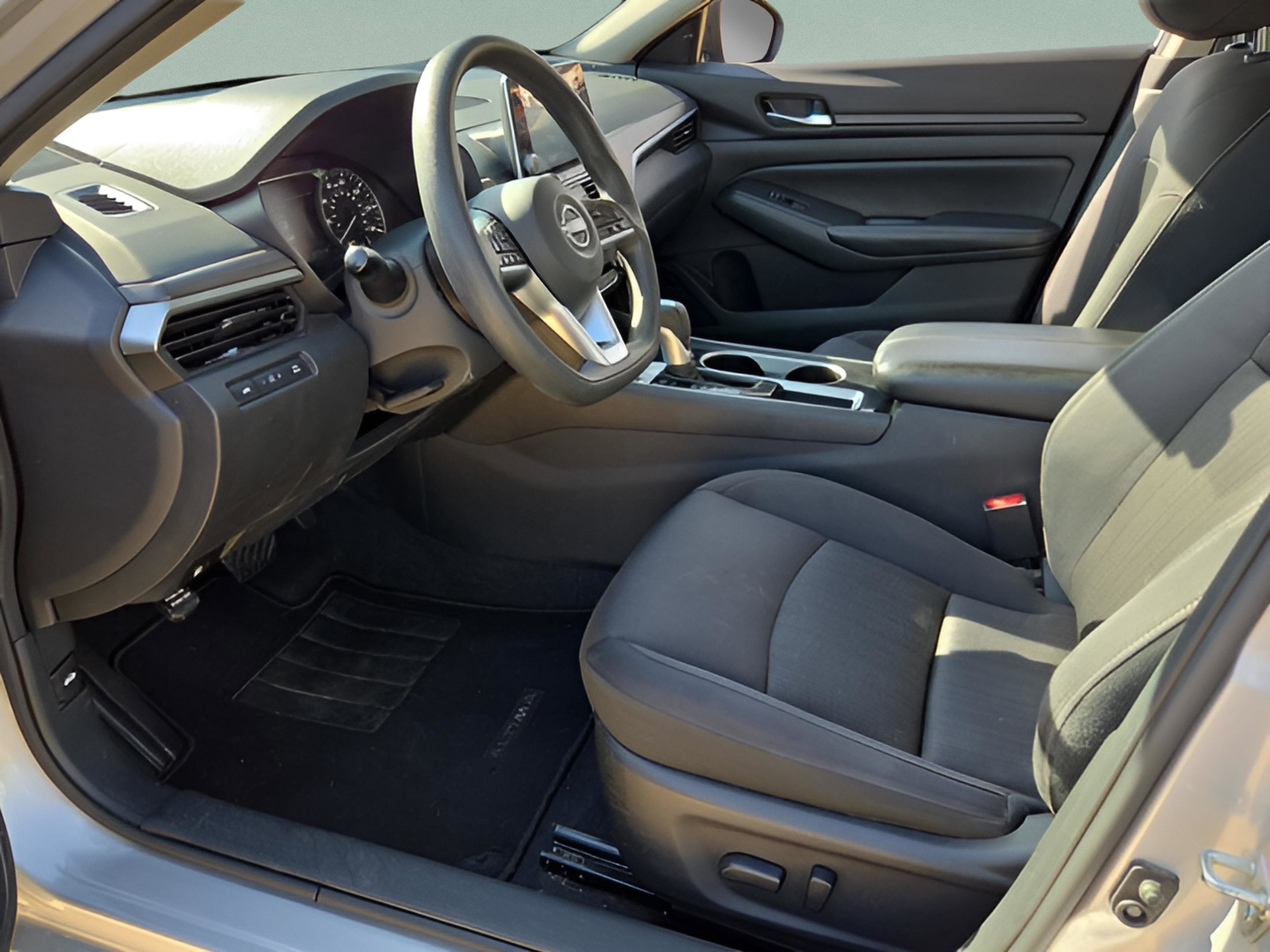 Used 2024 Nissan Altima 2.5 SV image 15
