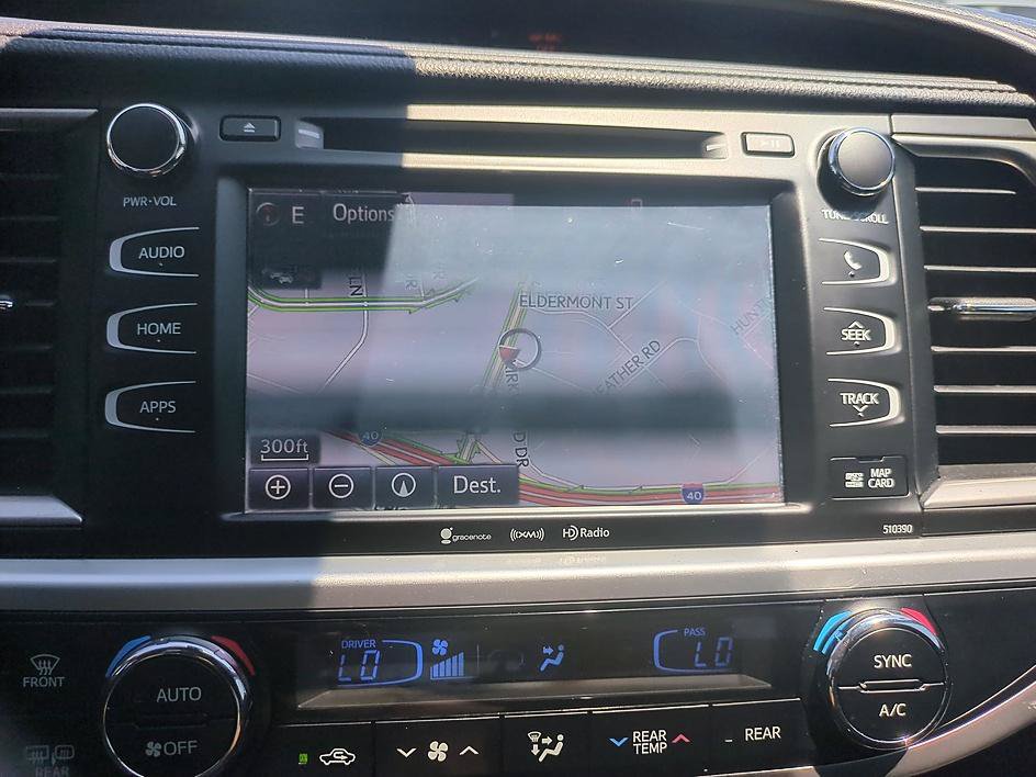 Used 2019 Toyota Highlander XLE FWD image 22