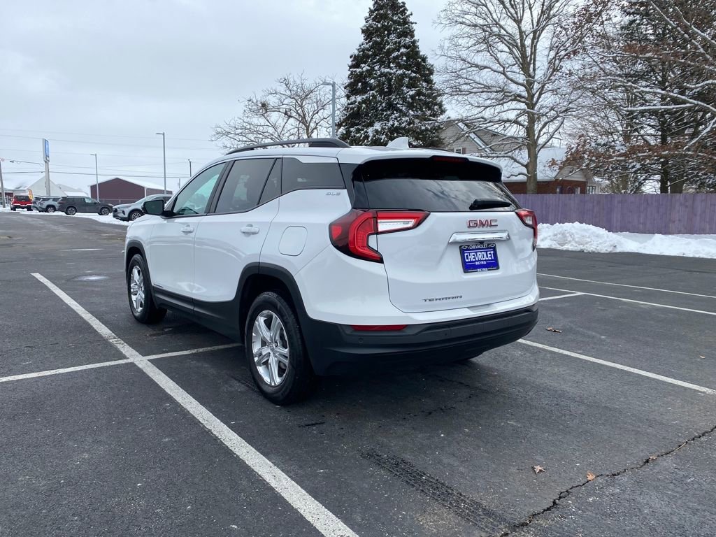 Used 2022 GMC Terrain SLE w/ Driver Convenience Package image 5