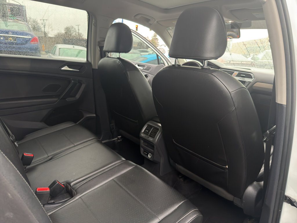 Used 2019 Volkswagen Tiguan SE w/ Panoramic Sunroof Package image 18
