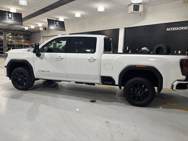 Used 2025 GMC Sierra 2500 AT4 image 3
