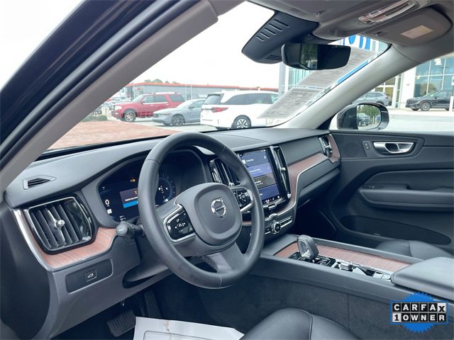 Used 2023 Volvo XC60 B5 Plus image 13