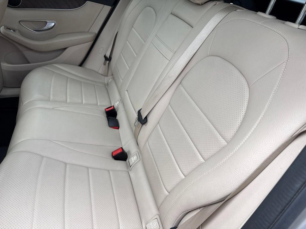 Used 2019 Mercedes-Benz GLC 300 4MATIC image 10