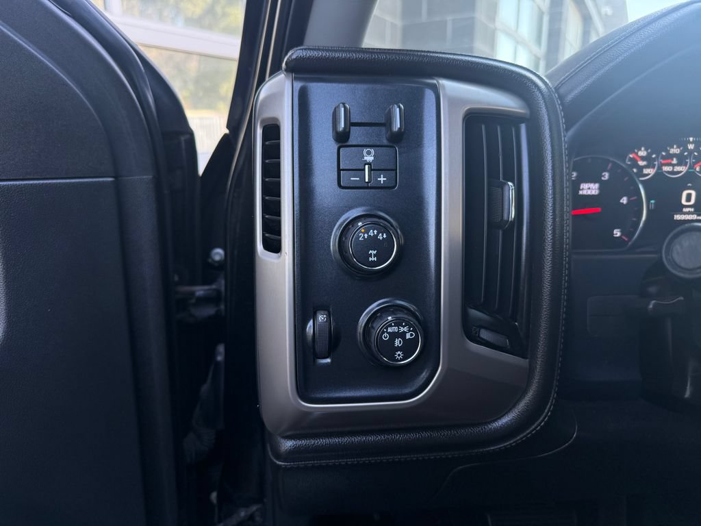Used 2018 GMC Sierra 3500 Denali w/ Suspension Package, Off-Road AWD/4WD image 24
