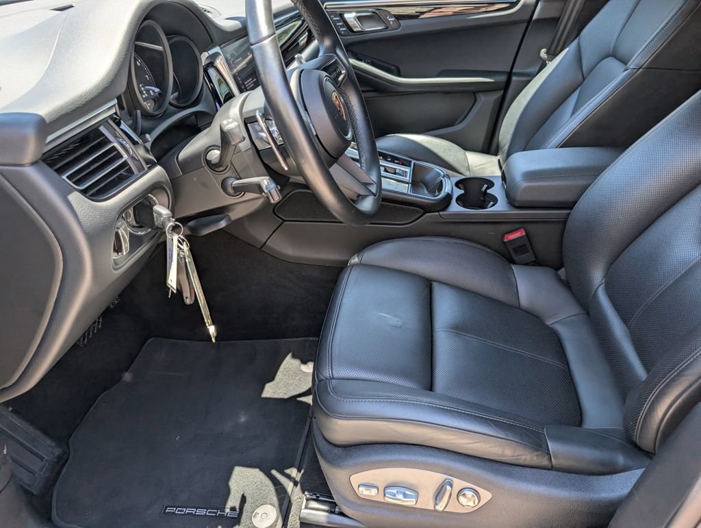Certified 2024 Porsche Macan AWD/4WD image 20