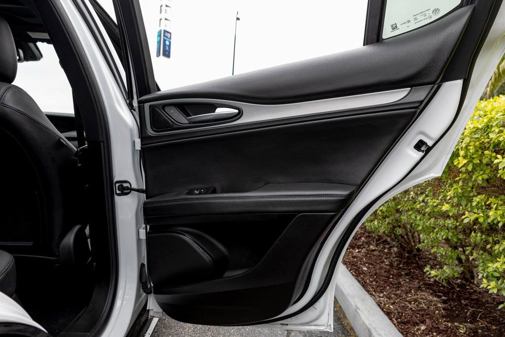 Used 2024 Alfa Romeo Stelvio Veloce image 33