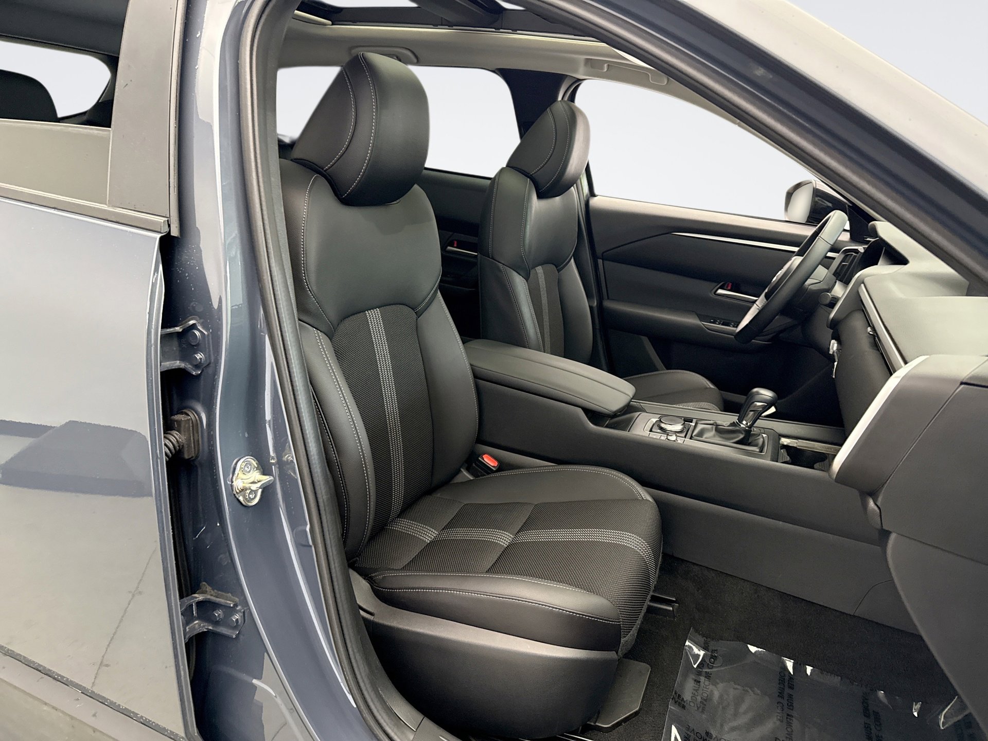 Used 2025 MAZDA CX-50 AWD 2.5 S w/ Premium Package image 16