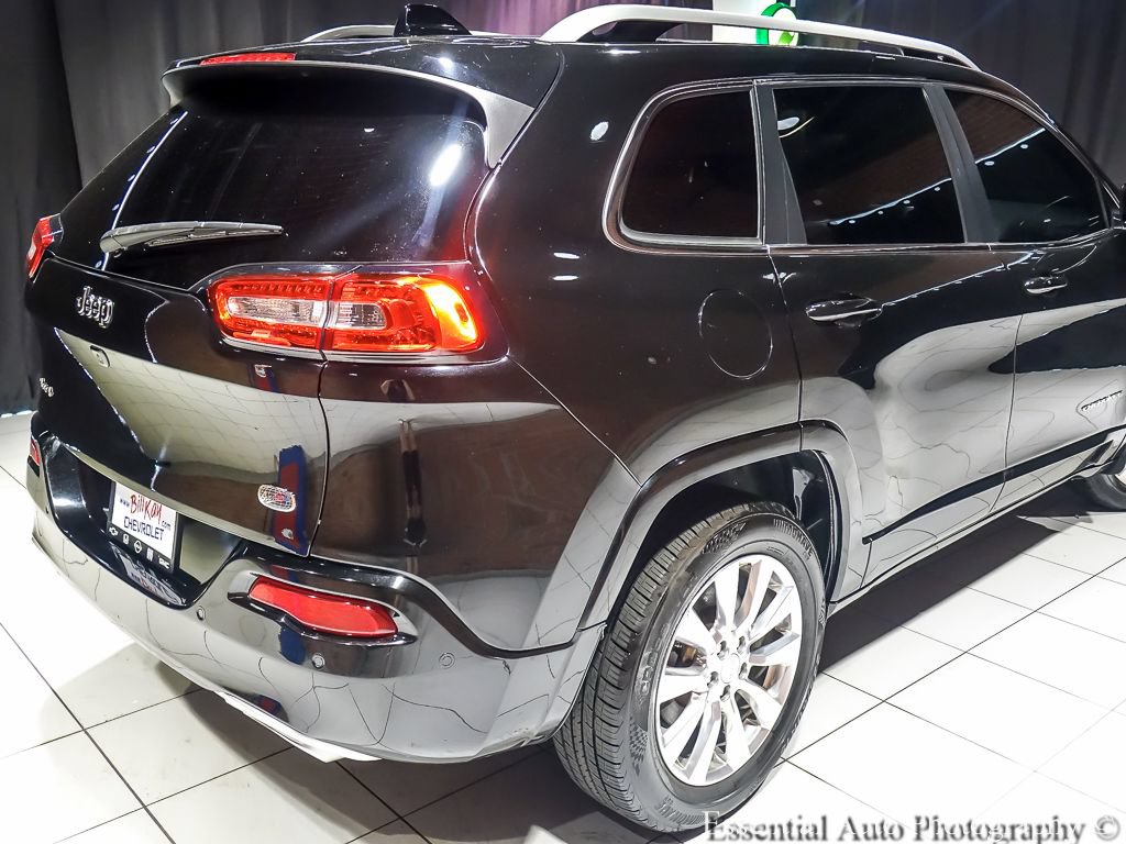 Used 2017 Jeep Cherokee Overland w/ Technology Group AWD/4WD image 9
