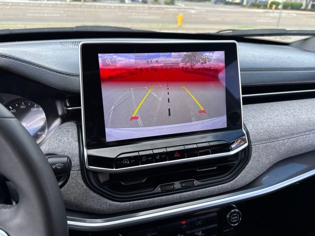 Used 2024 Jeep Compass Latitude image 12