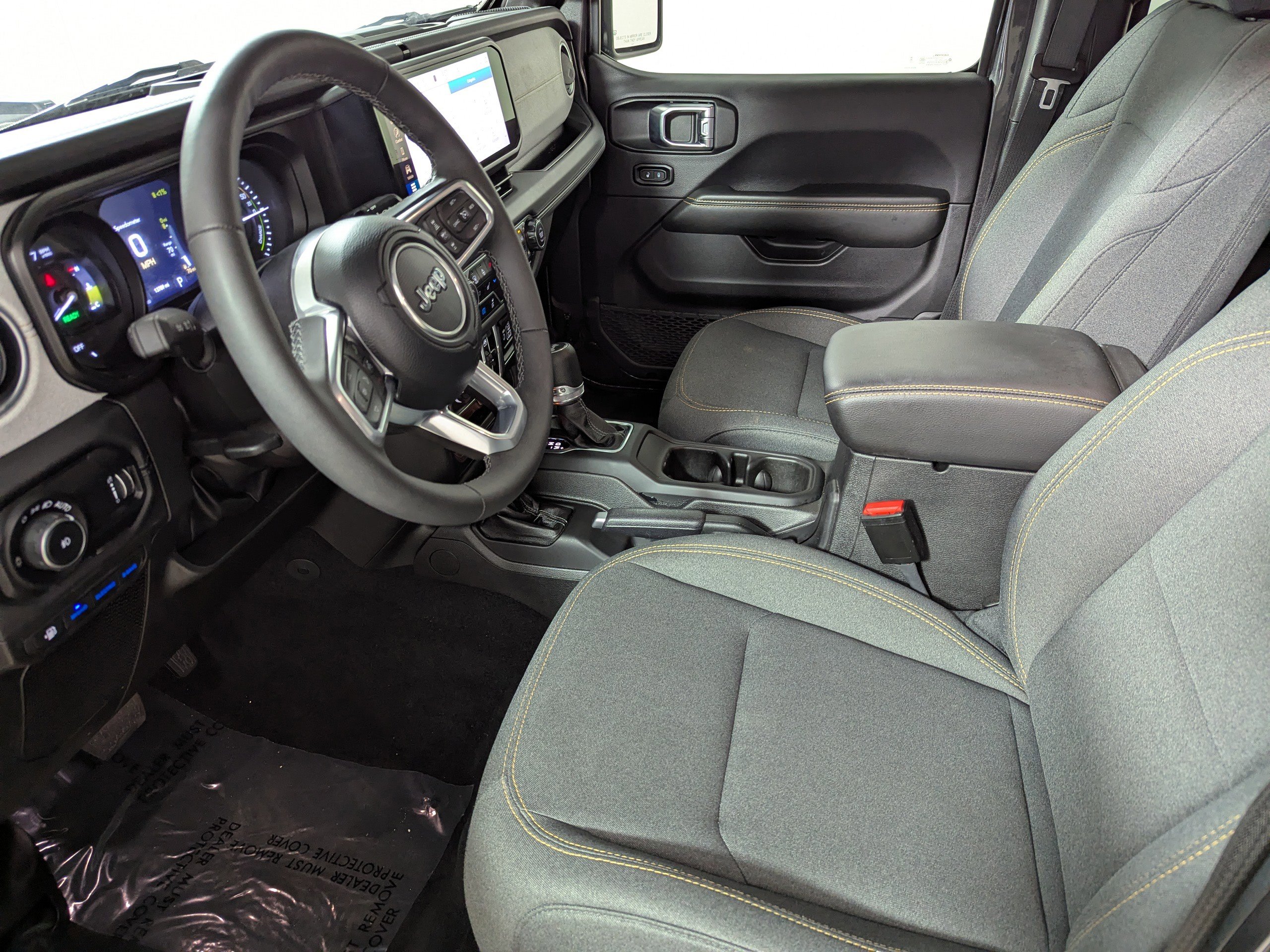 Used 2025 Jeep Wrangler Unlimited Sahara AWD/4WD image 51