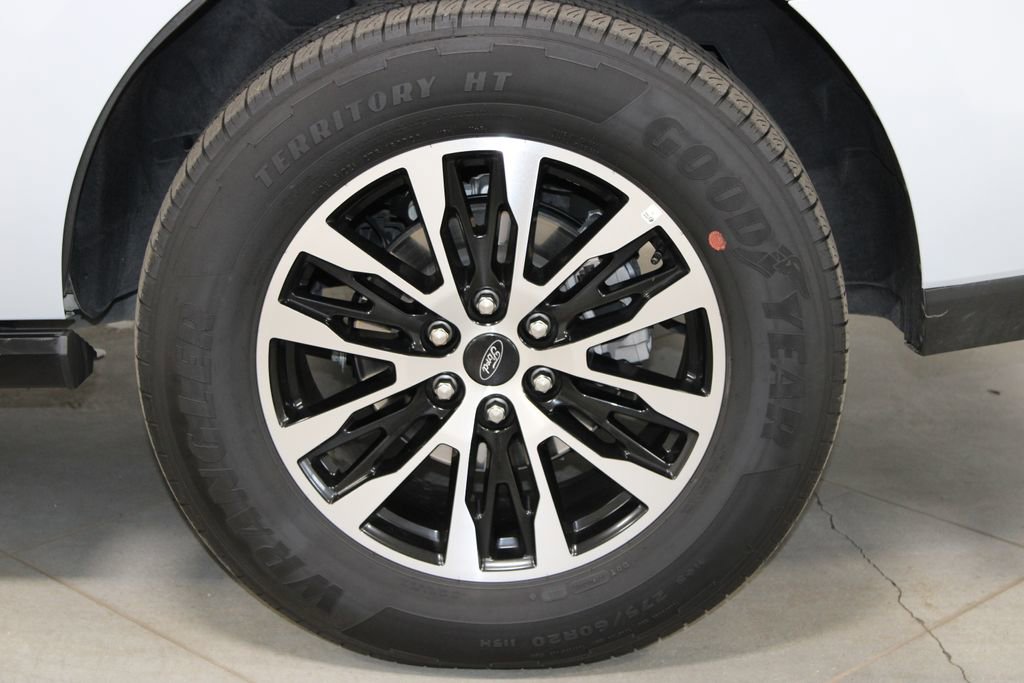 Used 2025 Ford Expedition Platinum image 24