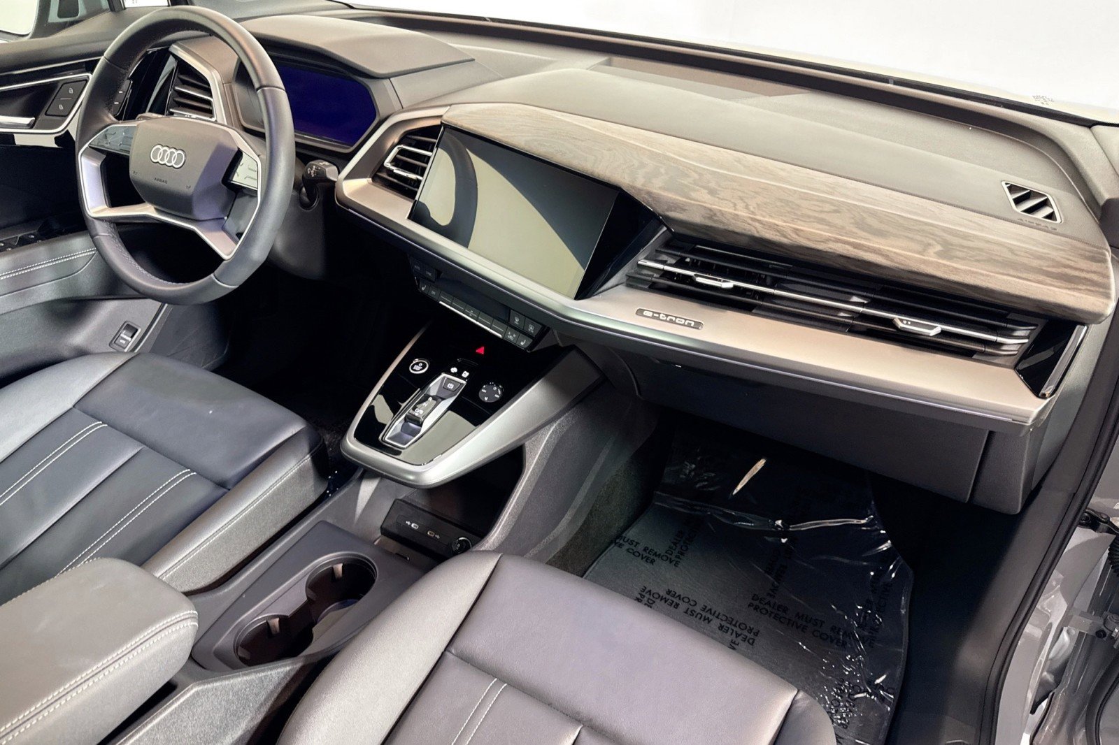 Used 2025 Audi Q4 e-tron Premium w/ Convenience Package image 28