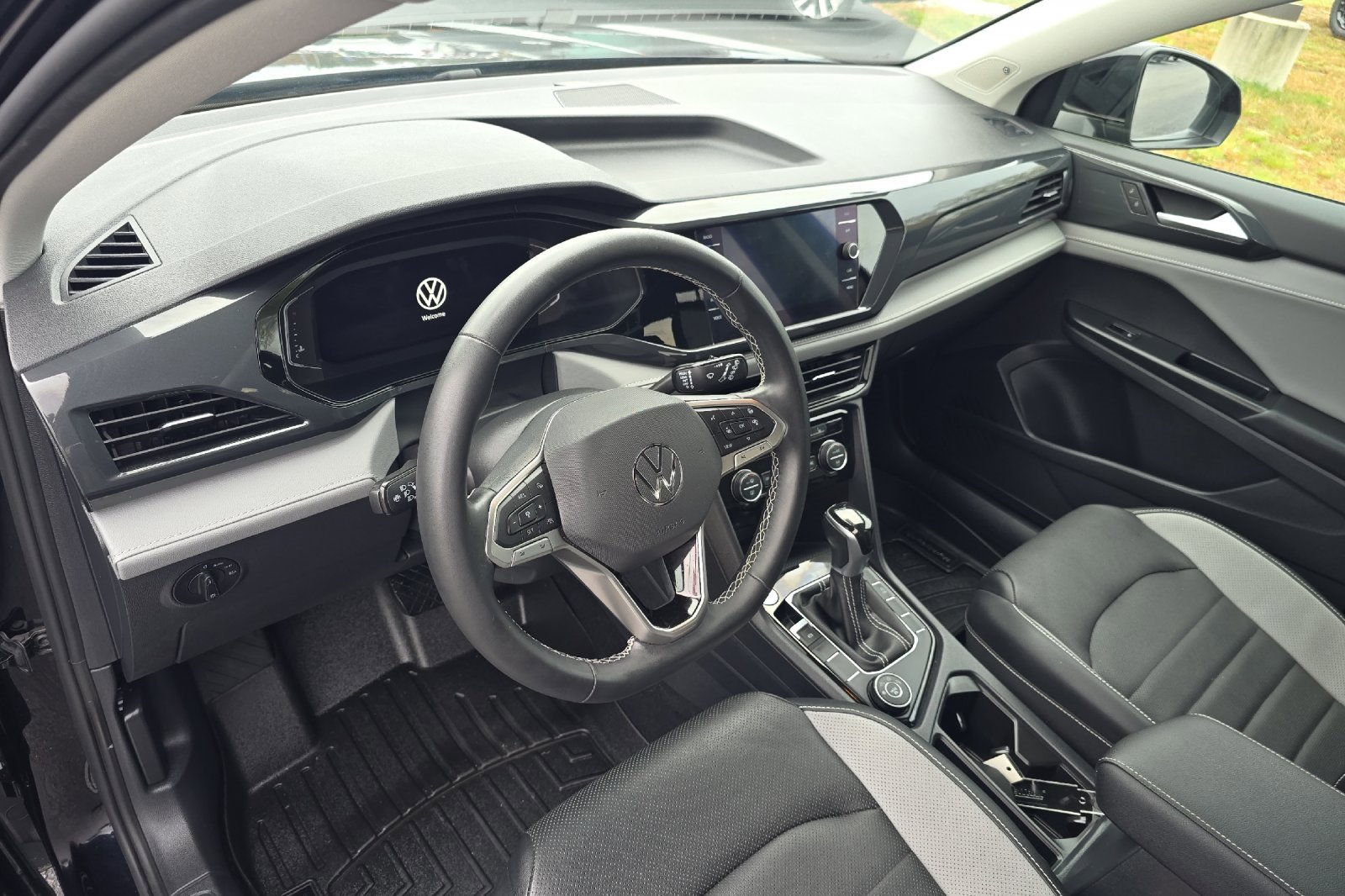 Used 2022 Volkswagen Taos SEL image 9