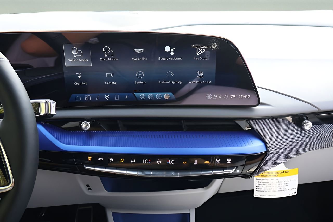 New 2026 Cadillac Optiq Luxury 2 RWD image 23