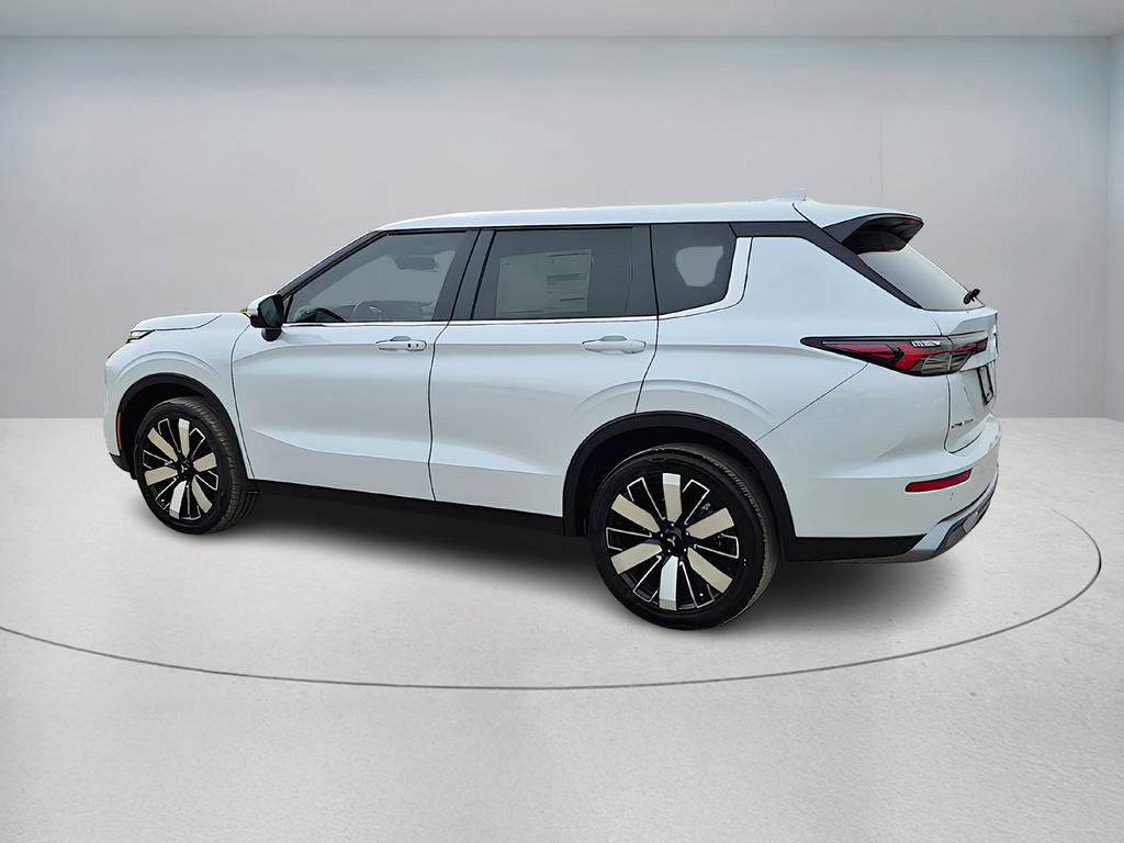 New 2026 Mitsubishi Outlander SE image 4
