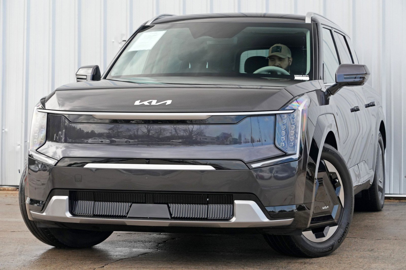 Used 2024 Kia EV9 Land image 3