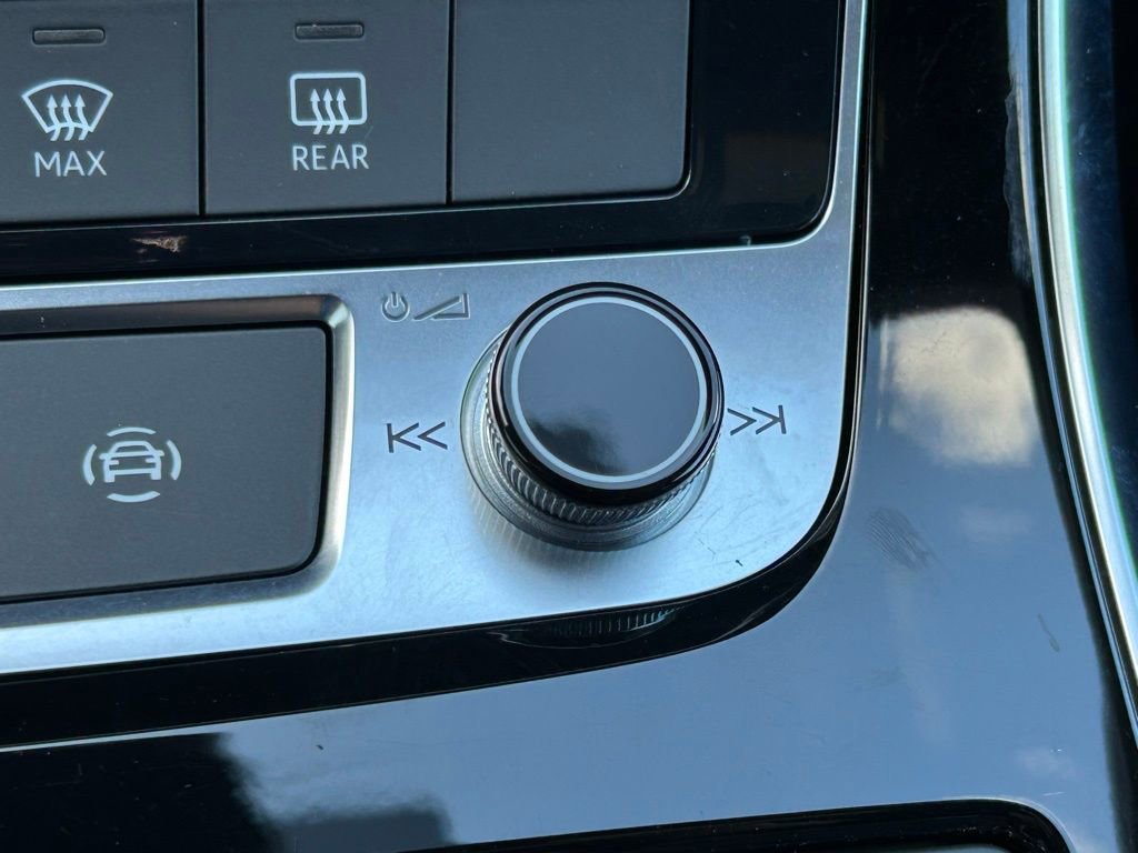 Used 2022 Audi Q8 Premium Plus w/ Premium Plus Package image 34