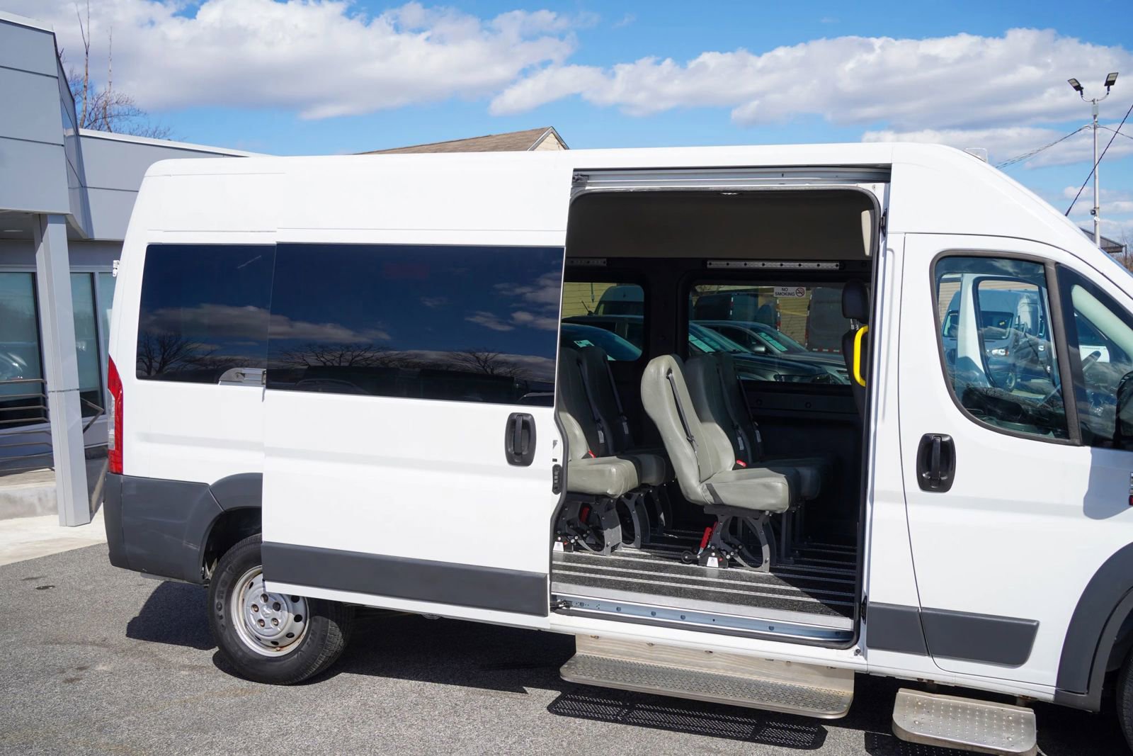 Used 2016 RAM ProMaster 2500 w/ Premium Appearance Group FWD image 11