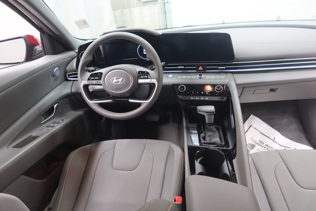 Used 2024 Hyundai Elantra Blue FWD image 13