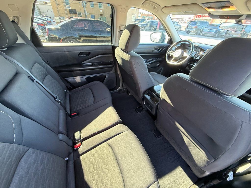 Used 2023 Nissan Pathfinder SV FWD image 16