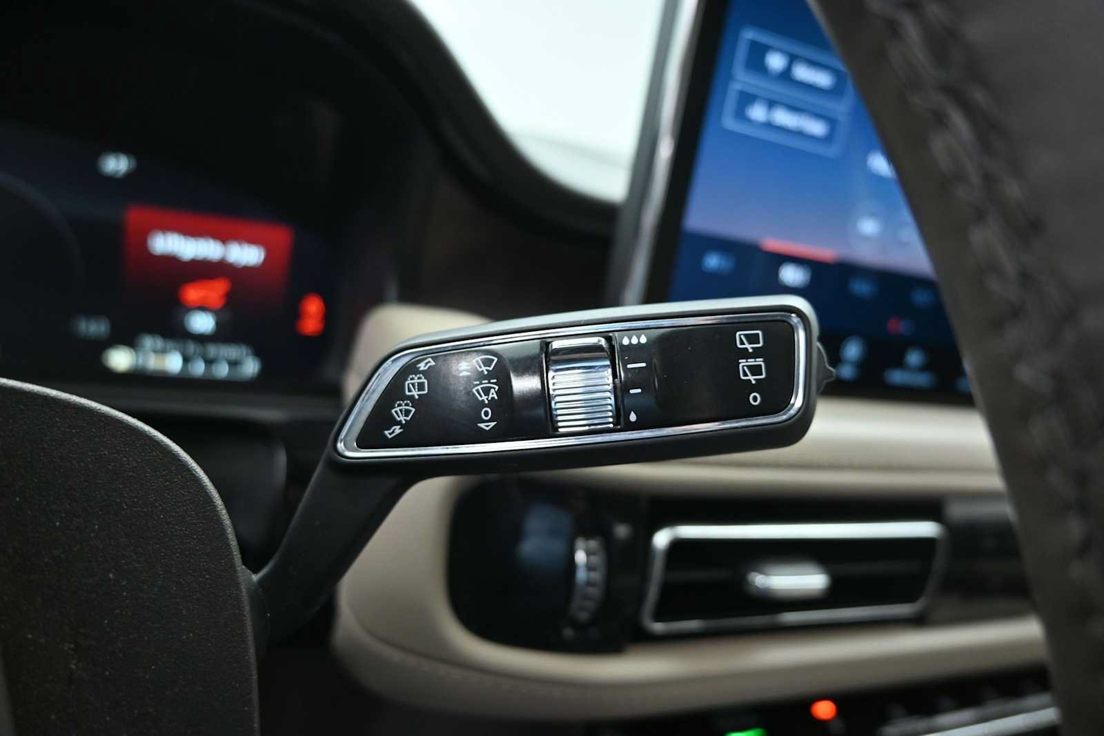 Used 2021 Lincoln Nautilus Reserve AWD/4WD image 18