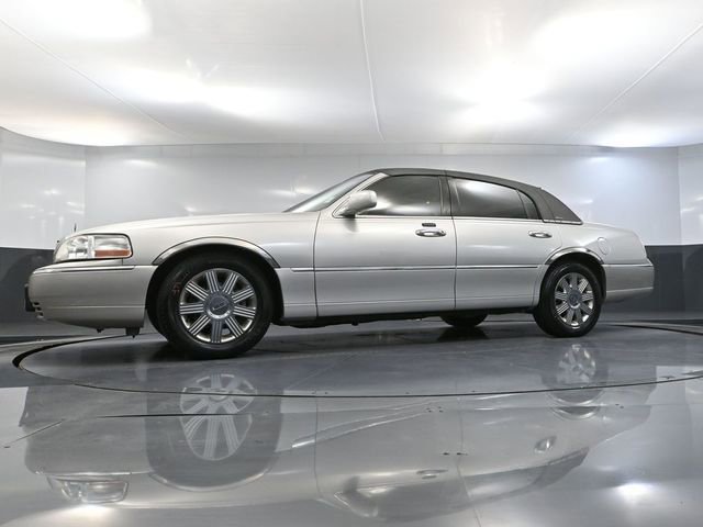 Used 2004 Lincoln Town Car Ultimate RWD image 45