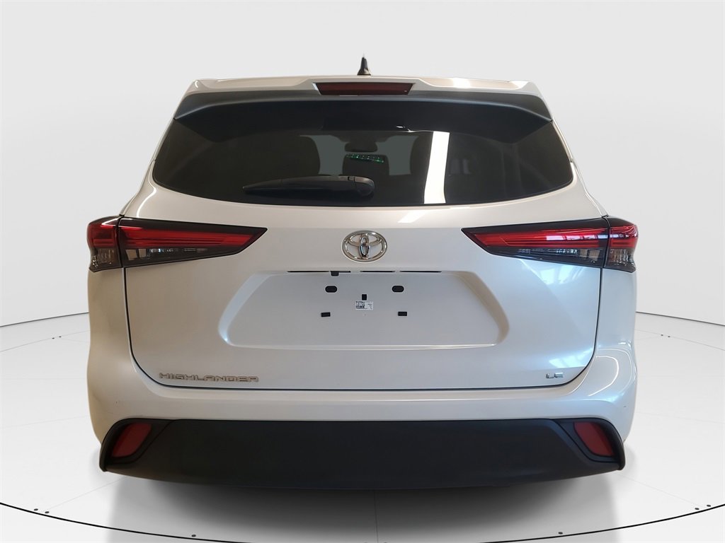 Used 2023 Toyota Highlander LE image 6